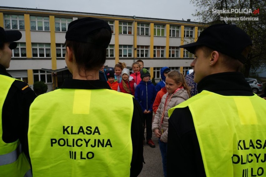 Policjanci i kadeci klasy policyjnej w III LO przestrzegali kierowców FOTO