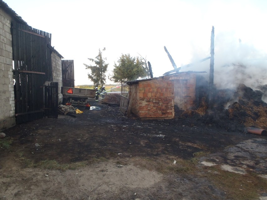Tragiczny pożar stodoły. Strażacy odkryli spalone ciało <ZDJĘCIA>