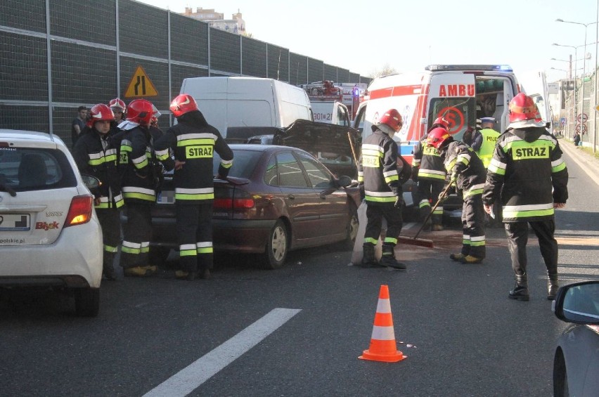 Wypadek w Kielcach. Zderzyły się cztery auta, są ranni 