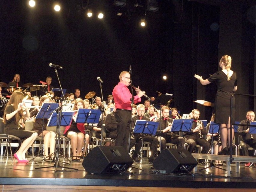 Ostrowska Orkiestra Koncertowa wystąpiła z programem walentynkowym [FOTO] 