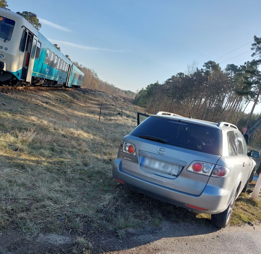Do wypadku na przejeździe kolejowym doszło około 7.55