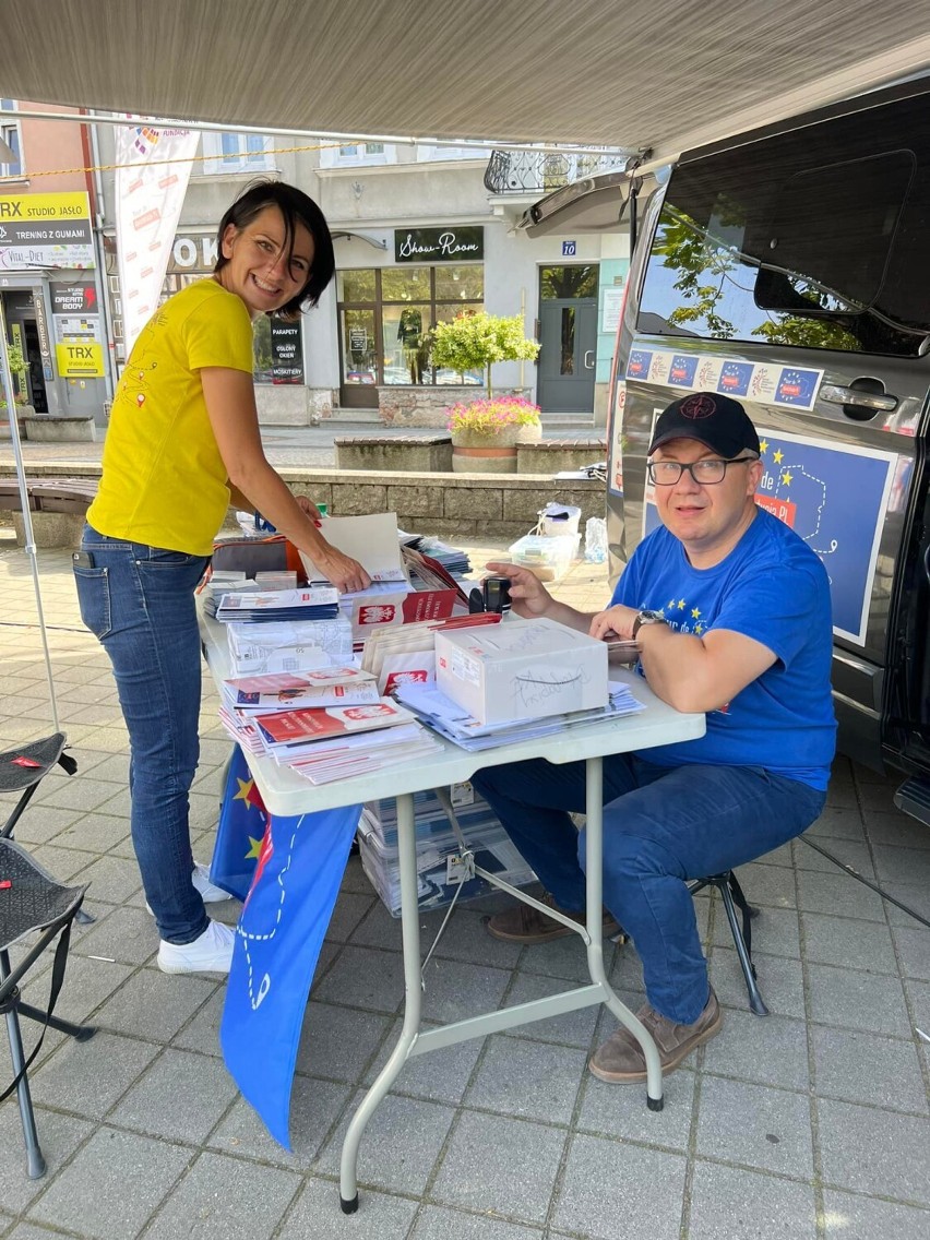 Tour de Konstytucja PL w Jaśle. W spotkaniu wzięło udział kilkudziesięciu jaślan