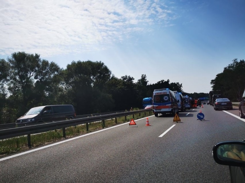 Wypadek na węźle Kiejewo w Szczecinie. Trzy osoby w szpitalu w tym dziecko 