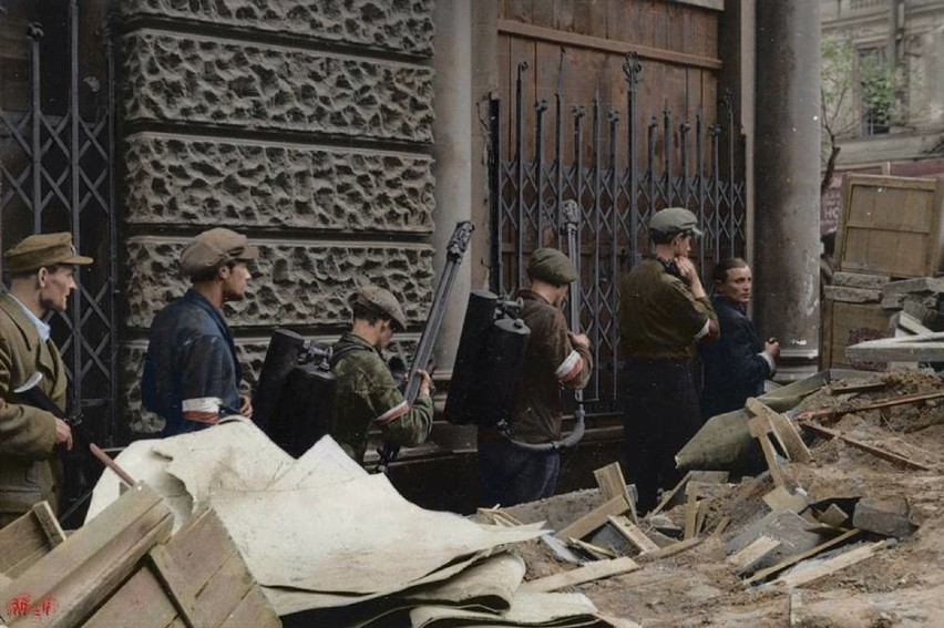 Koloruje historię. Dzięki jego pracy poznajemy nieznane...