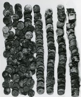Skarb zamku w Tarnowie na nowo odnaleziony! Drogocenne monety i dokumenty odkryto na... Wawelu [ZDJĘCIA]