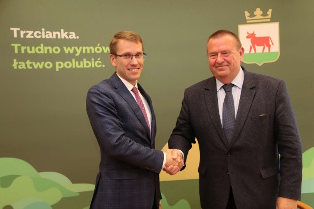 Burmistrz Krzysztof Jaworski i poseł Krzysztof Czarnecki na wspólnej konferencji