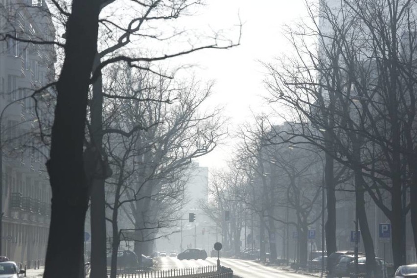 Smog w Warszawie. W stolicy odnotowano najwyższy, czwarty stopień zanieczyszczenia powietrza