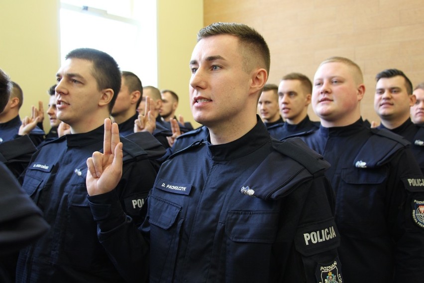 Nowi policjanci w Komendzie Powiatowej Policji w Wągrowcu [ZDJĘCIA]