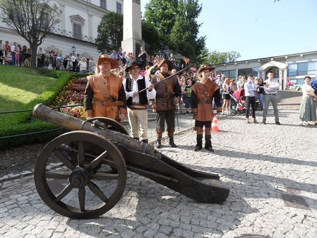 Święto Trzech Braci 2013 rozpocznie się od historycznego pochodu oraz salwy Bractwa Kurkowego