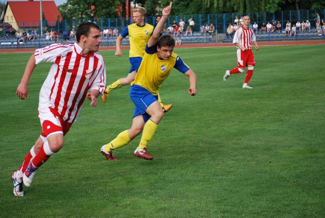 W pierwszym meczu Polonia Leszno pokonała na własnym boisku Unię Swarzędz 1:0.