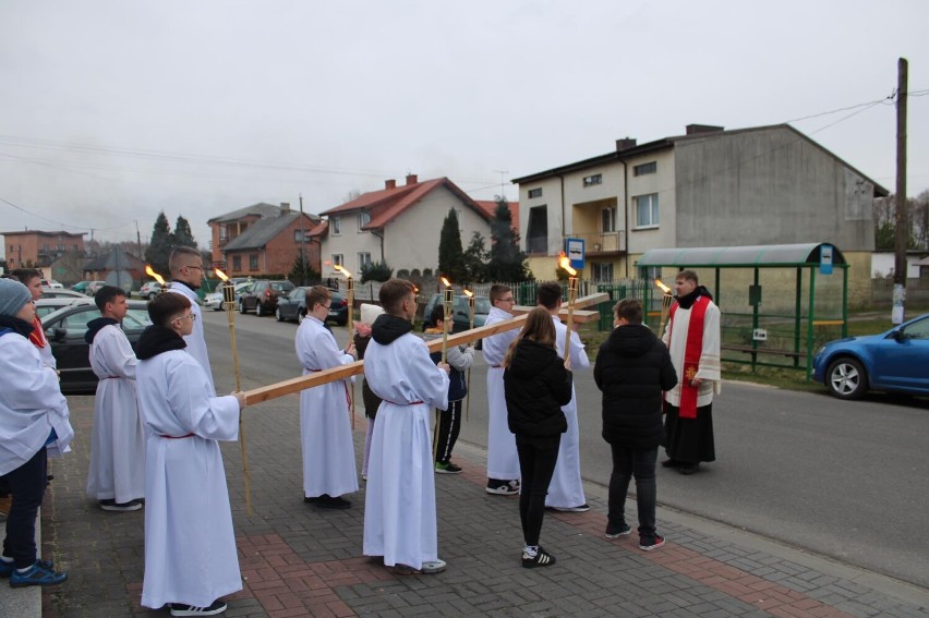 Droga Krzyżowa i Niedziela Palmowa w parafii w Praznie