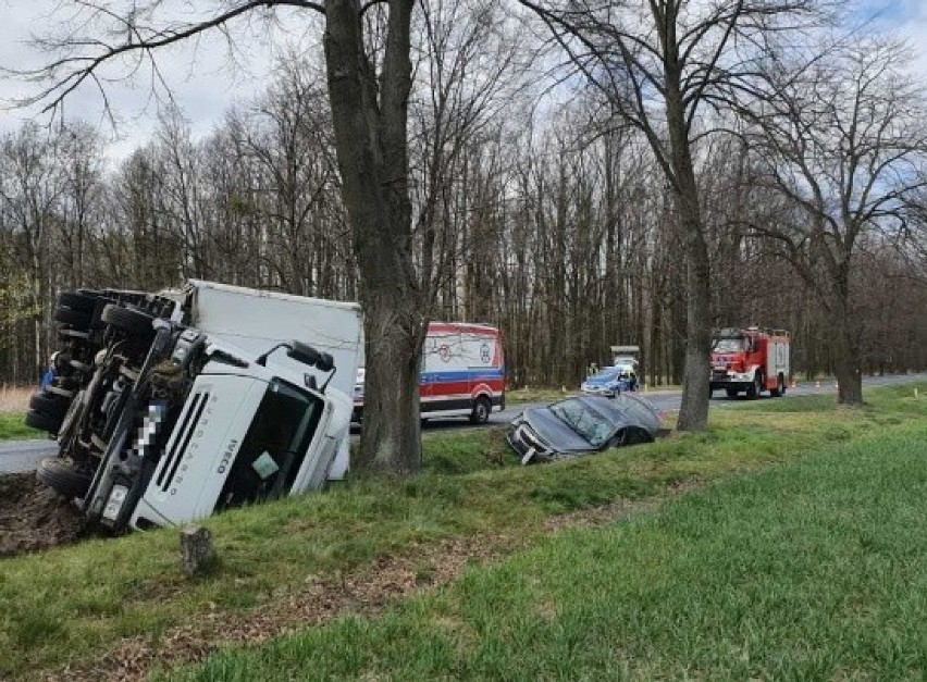 Wypadek w Trzebiszynie na drodze krajowej nr 45.