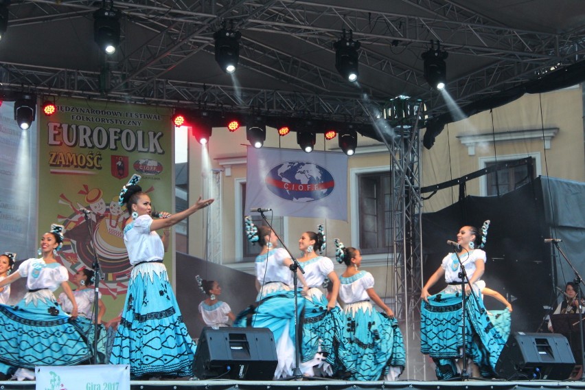 Wspólny koncert wszystkich zespołów podczas "Eurofolku" w Zamościu (ZDJĘCIA)