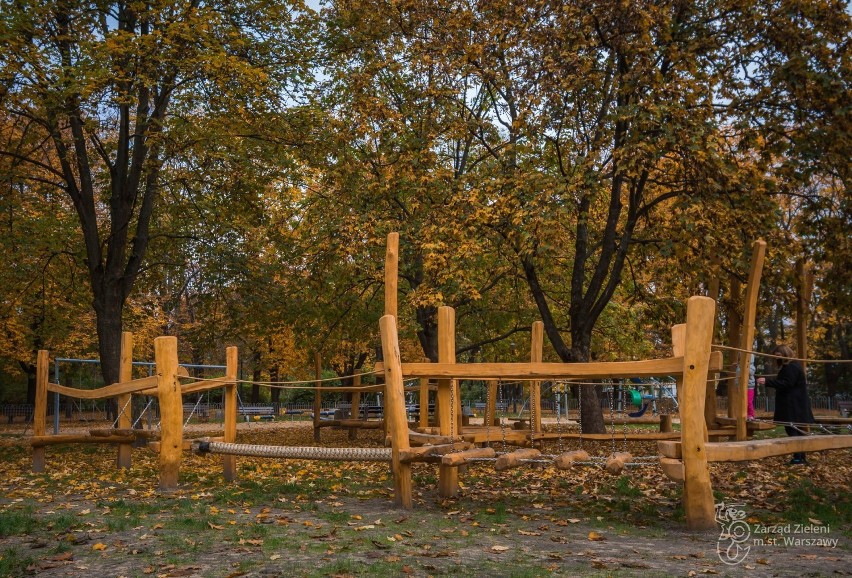 W Parku Praskim odnowiono plac zabaw. Nowe atrakcje i ekologiczne urządzenia na najmłodszych