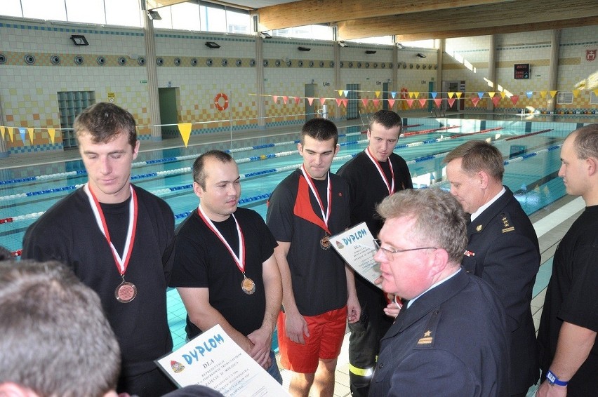 Opoczno. Mistrzostwa województwa strażaków w pływaniu