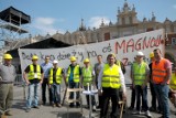 Kraków. "Dość kradzieży na os. Magnolia". Protest na Rynku Głównym [WIDEO, ZDJĘCIA]