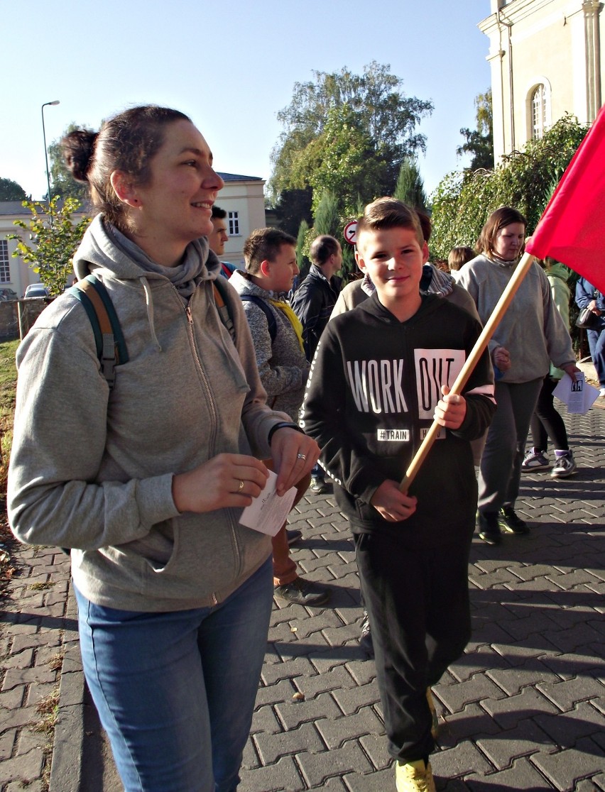 Z modlitwą i śpiewem wokół jeziora  Błędno. VII Pielgrzymka pokutno-dziękczynna 