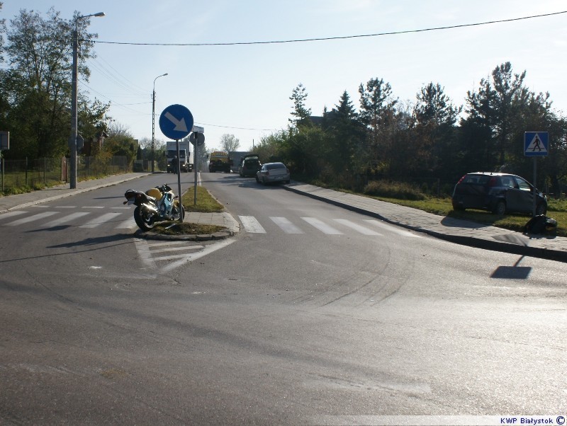 Sokółka: Kierowca punto uderzył w motocykl [zdjęcia]