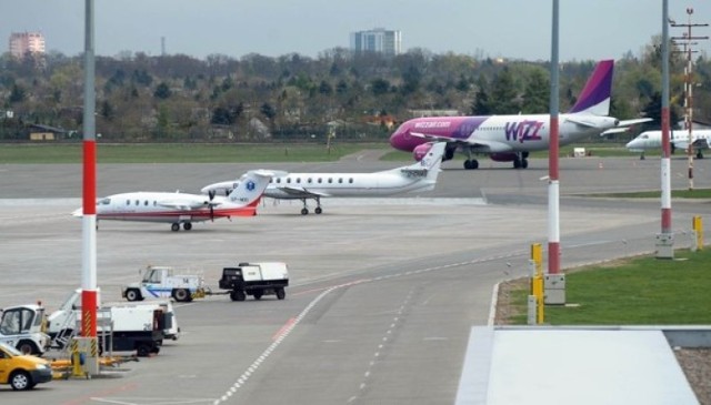 Lotnisko Ławica: 16-latek laserem oślepiał pilotów samolotów pasażerskich