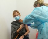 W Goleniowie ruszyły szczepienia przeciw COVID-19. Na początek 30 osób