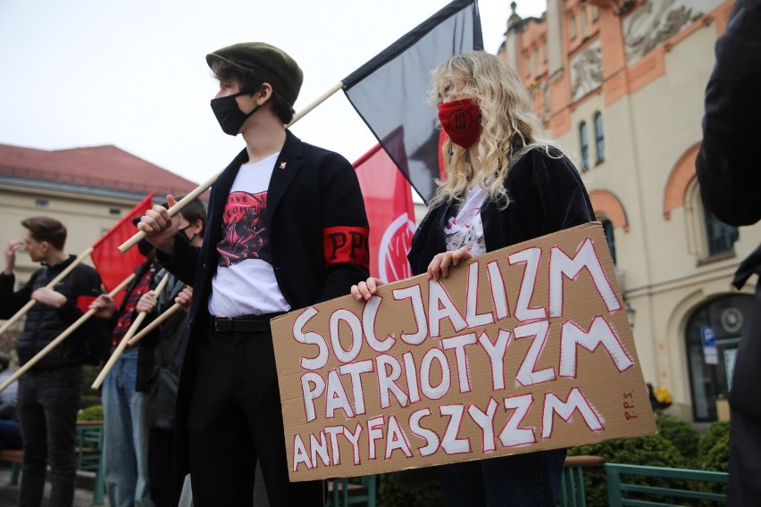 Kraków. Demonstracja w rocznicę Międzynarodowego Dnia Solidarności Ludzi Pracy [ZDJĘCIA]