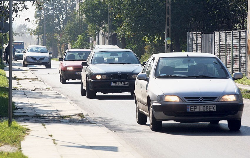 Zakorkowana Łódź - samochody rozjeżdżają osiedlowe uliczki