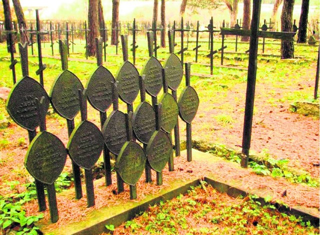 Na cmentarzu w Kotowicach pochowano prawie 2000 żółnierzy
