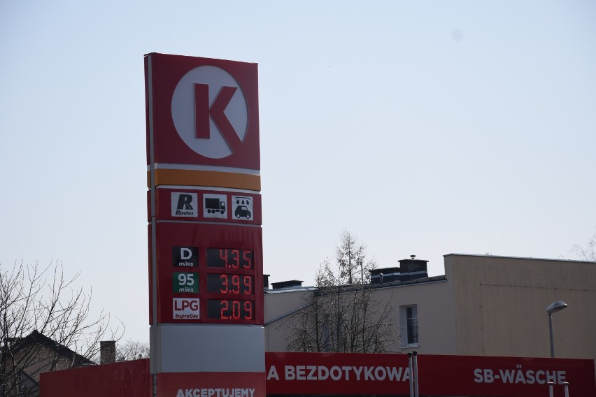 Ceny benzyny znacząco poszły w dół