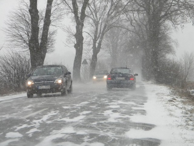 Zima na drogach powiatu puckiego
