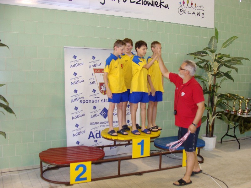Pływacy z Kraśnika wzięli udział w drużynowym wieloboju pływackim w Puławach