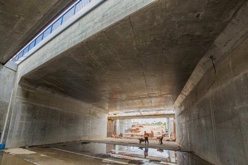 Tunel na Węźle Kwiatowa w Wejherowie w zaawansowanym etapie budowy. Widać już światło w tunelu |ZDJĘCIA, WIDEO