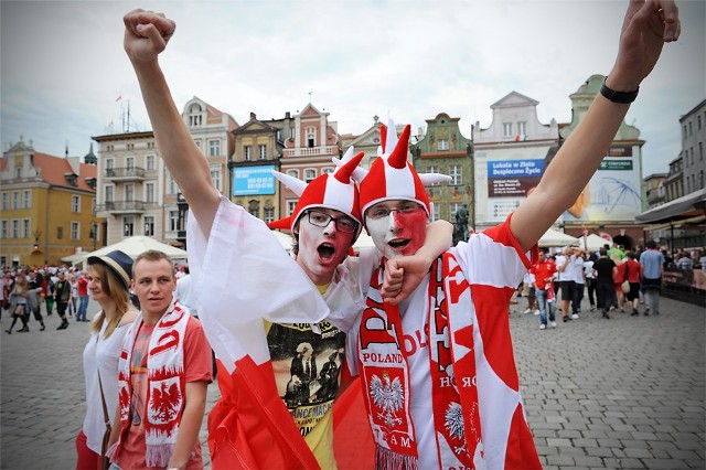 Kibice na Starym Rynku podczas Euro 2012