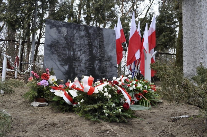 Puławy: Samorządowcy uczcili pamięć ofiar katastrofy...