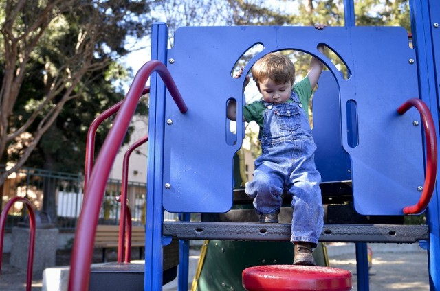 Place zabaw to miejsca, gdzie dzieci powinny czuć się bezpiecznie, a sprzęty mające bawić powinny być sprawne i zadbane. Jak jest w gminie Brodnica?