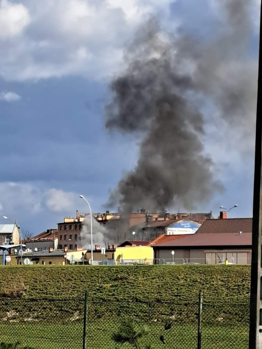 Pożar na bazarze przy ul. Sportowej w Przemyślu. Ogień strawił ubrania [ZDJĘCIA]