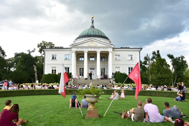 Koncert na trawie w Pałacu Lubostroń. Zbierano datki na leczenie Celinki Andrzejewskiej z Szubina.