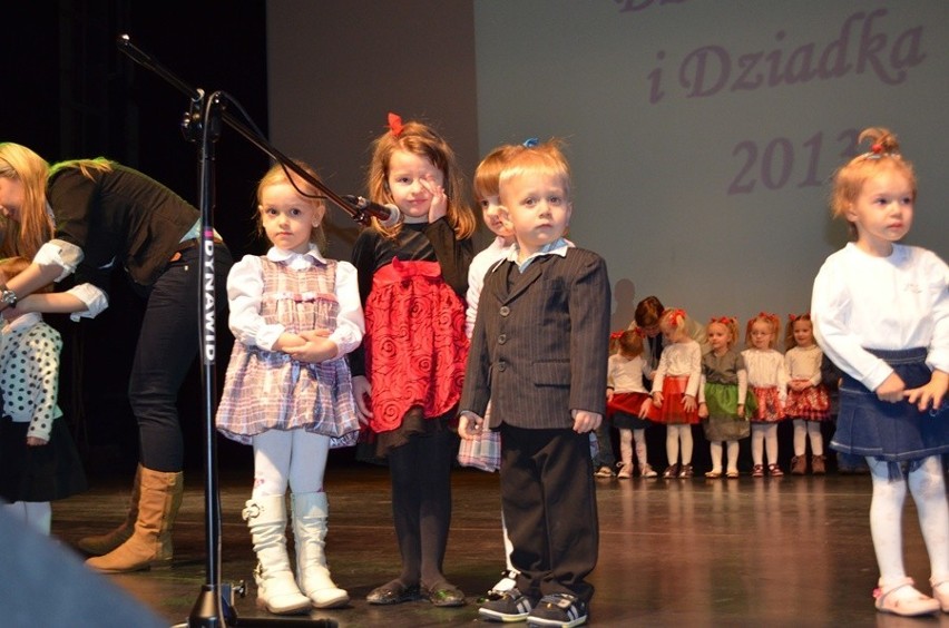 Przedszkolaki z Poziomki na scenie (FOTO)