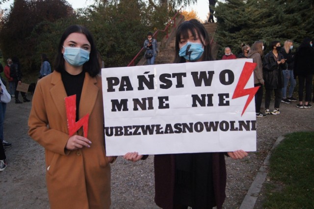 Protest na ulicach Radomska i pod biurem poseł Milczanowskiej [28.10]
