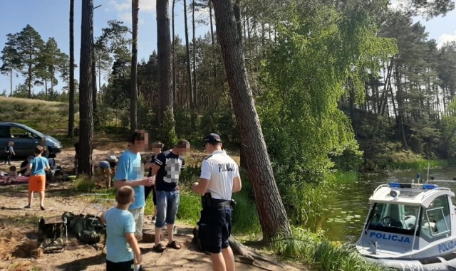 Bydgoscy "wodniacy" rozpoczęli w sobotę (13 czerwca) służbę policyjną nad Zalewem Koronowskim. W pierwszy weekend wlepili aż 12 mandatów.