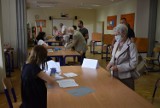 Wybory prezydenckie 2020. Do zamknięcia lokali wyborczych pozostała godzina. W mieście i gminie Pleszew zagłosowało już 49,82% mieszkańców