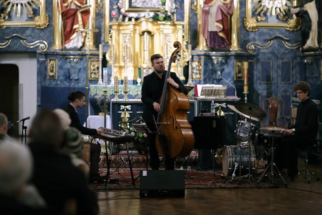 Koncert jazzowy w wykonaniu Mateusz Gawęda Trio w kościele  Panien Dominikanek w Piotrkowie