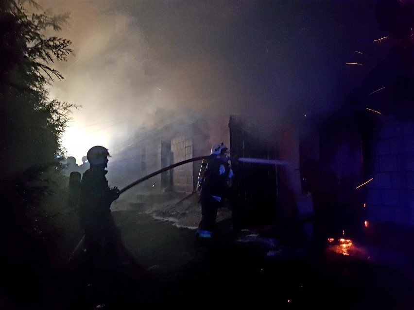Tragedia w Trzyrzeczkach! Dwie siostry spłonęły w pożarze domu (zdjęcia) 