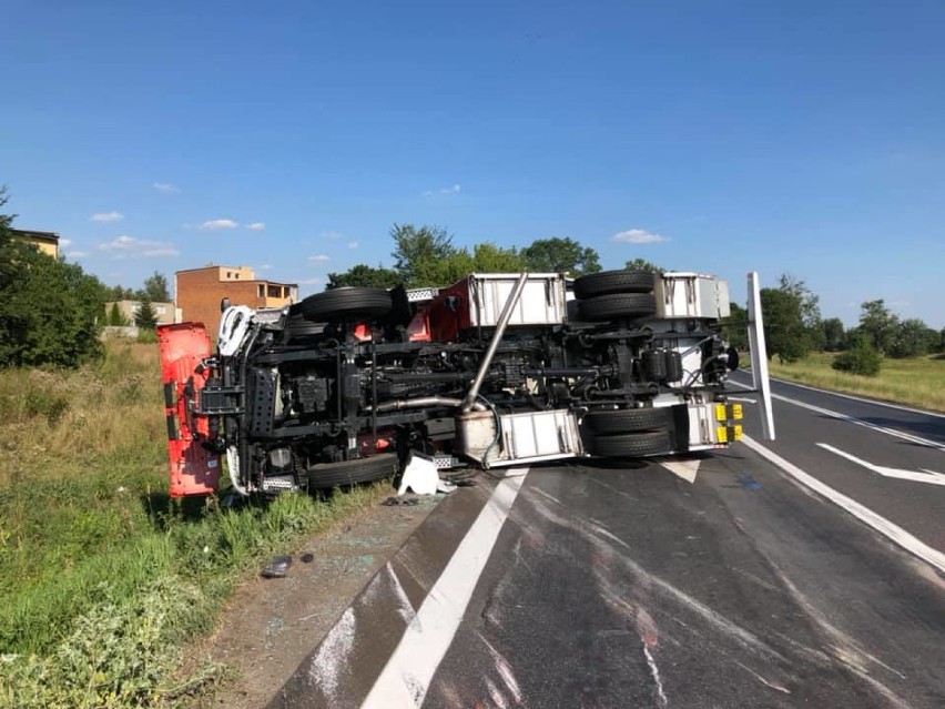 Poważny wypadek wozu strażackiego w regionie. Strażacy OSP mieli wóz od 5 dni [zdjęcia]