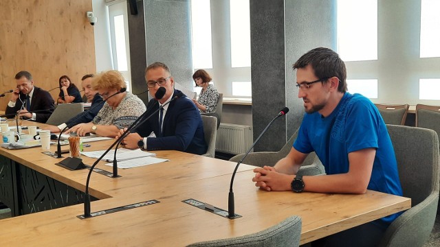 Artur Szponder na sesji rady miejskiej mówił o ścieżkach rowerowych w Radomsku