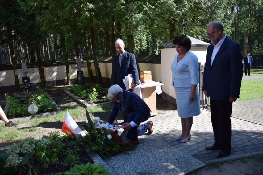 Ziemia z cmentarza poległych w wojnie Polsko-Bolszewickiej trafiła do Kościana