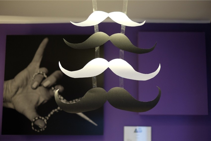 Symbolem akcji Movember jest zapuszczanie wąsów.