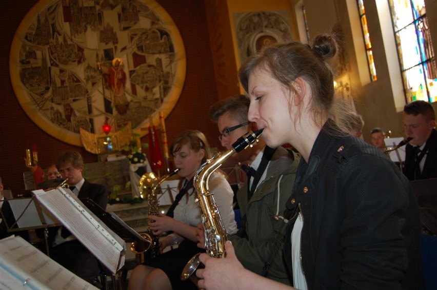 Kanonizacja Jana Pawła II - koncert wdzięczności Młodzieżowej Orkiestry Dętej w Łapalicach