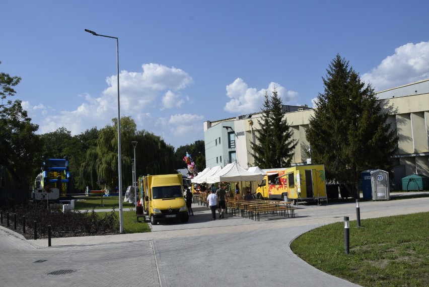 Food trucki w centrum Skierniewic. Propozycja pyszną na kolację na mieście