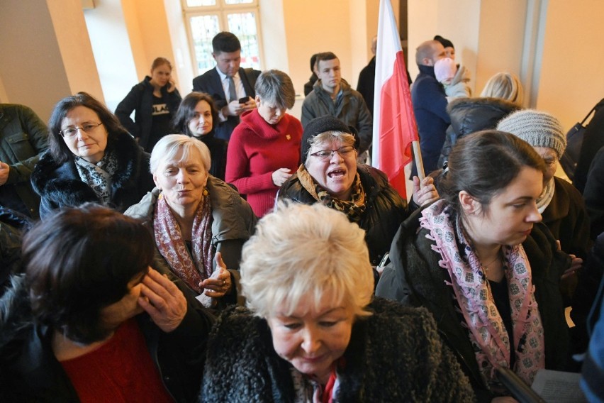 Przed wtorkową sesją skrzynki mailowe poznańskich radnych...