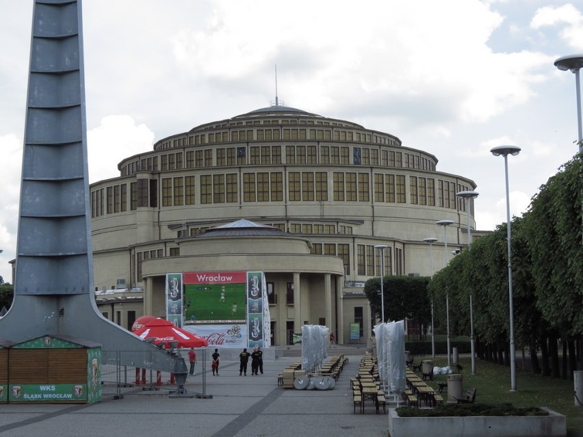 Wrocław: Fanstrefa przy Hali Ludowej otwarta od piątku (ZDJĘCIA)